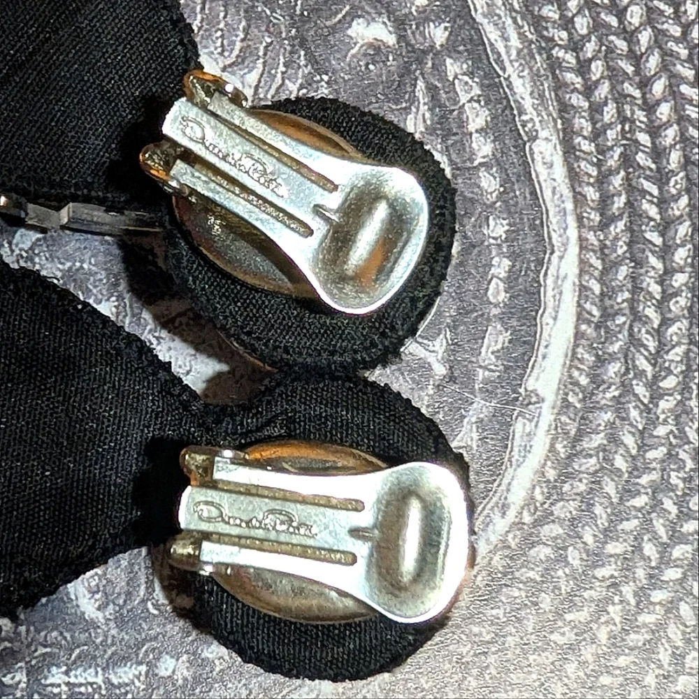 RARE VTG Oscar de La Renta Shoulder Brusher Earrings